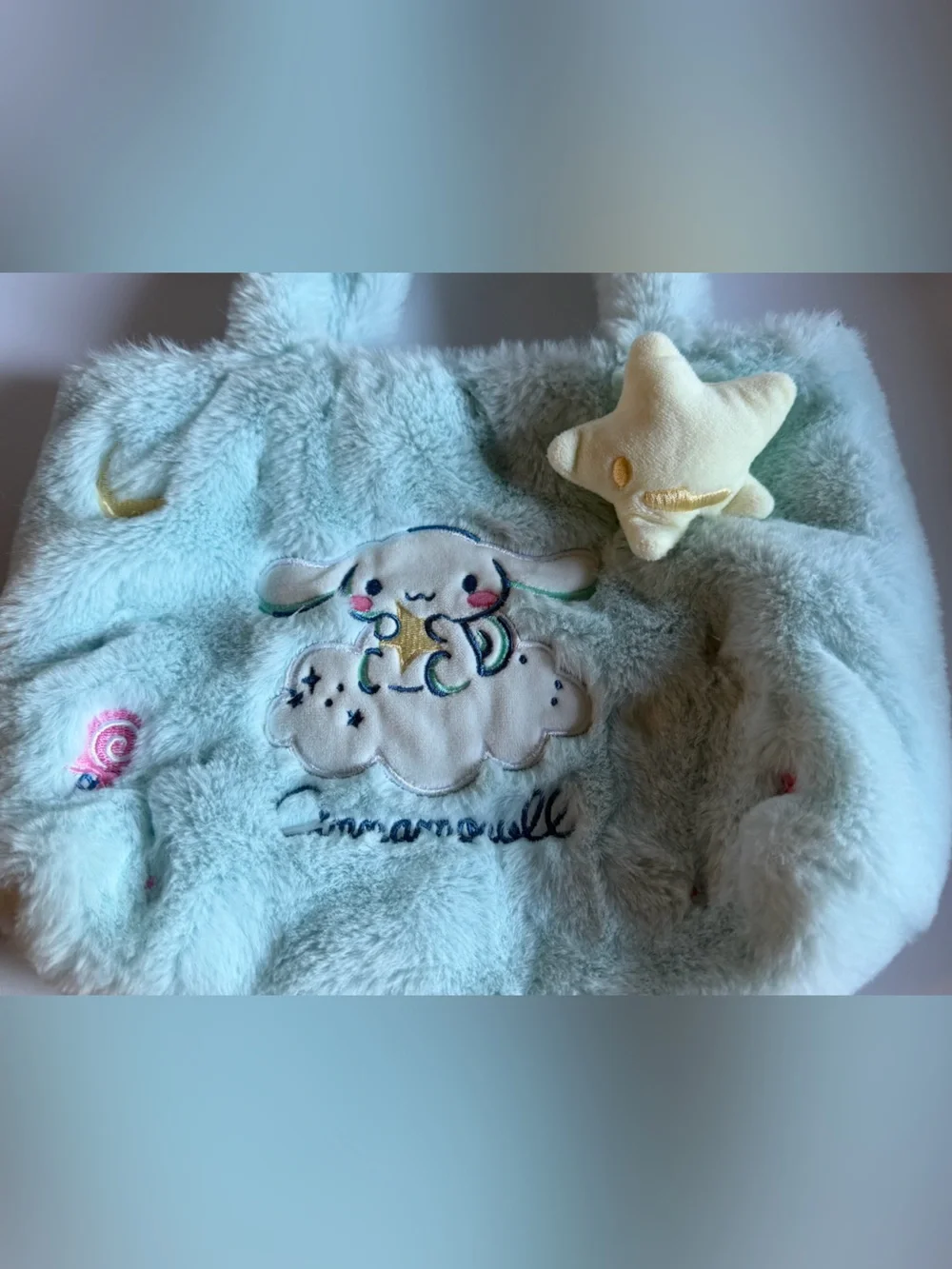 Hello kitty Sanrio and friends plush fuzzy bag. Pre-owned in very good condition